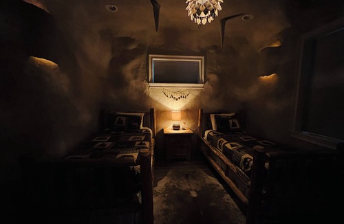 White Sulphur Springs Cabin | Salty King Salt Lodge