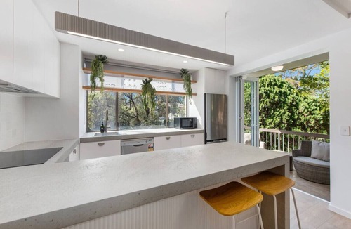 Burleigh Heads Apartment | Salty`s at Burleigh - Central, Spacious, WiFi