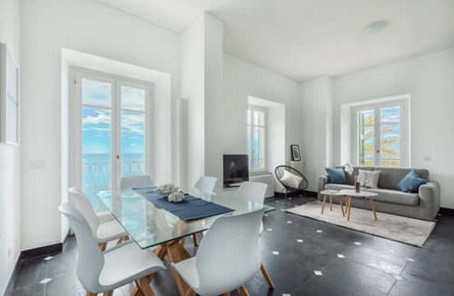 Corniglia Apartment | Salty Sky Flat is the perfect environment to wake up in the morning in a good mood thanks to its beautiful sea view that you can enjoy from the windows and from the private balcony, the novelty of the furnishings combined with the private parking will ma