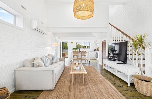 Silver Sands House | Saltys Silver Sands ~ A Playful Coastal Hideaway