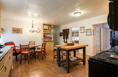 Fredericksburg House | Sam Houston's Retreat | Walking distance to Festivals | Close to Main Street
