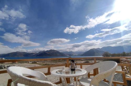 Man Hotel | Sama Pangong