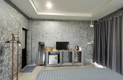 Koh Lan Hotel | Samanta By The Hill