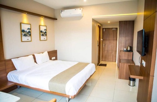 Vijayanagar Hotel | Samasth Palatial Hotel