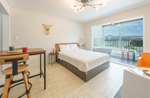 Samcheok House | Samcheok Kong & Bee Ocean View Spa Pensi
