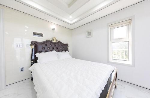 Samcheok House | Samcheok white romantic pension