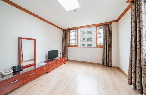 Yeon-dong Hotel | Samhaein Hotel