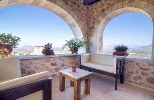 Samonas Villa | Samonas Traditional Villas Purple Villa Malotira - 85M² Maisonette