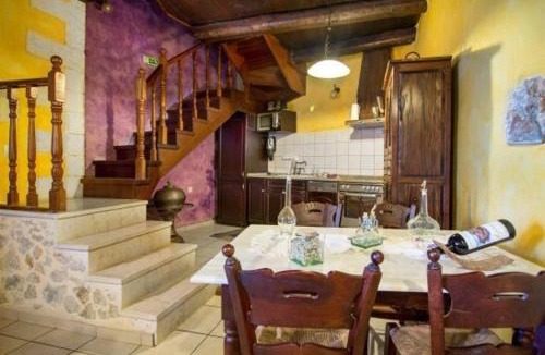 Samonas Villa | Samonas Traditional Villas Purple Villa Malotira - 85M² Maisonette