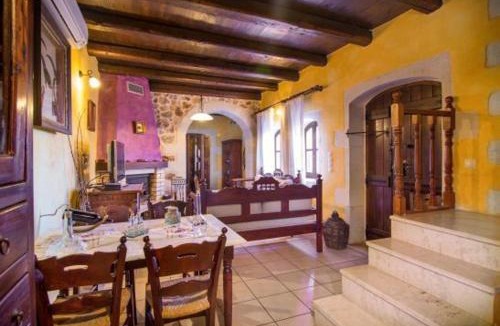 Samonas Villa | Samonas Traditional Villas Purple Villa Malotira - 85M² Maisonette