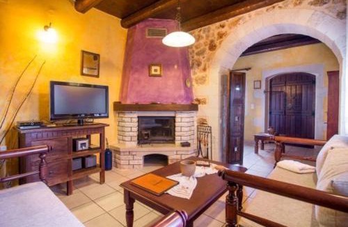 Samonas Villa | Samonas Traditional Villas Purple Villa Malotira - 85M² Maisonette