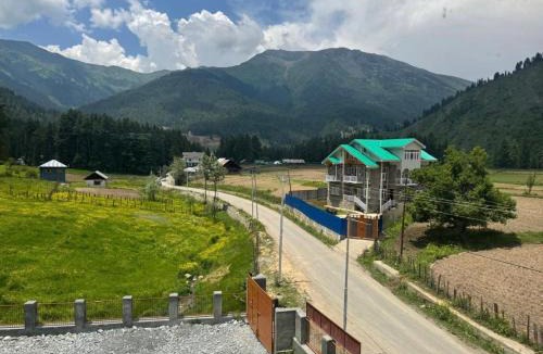 Gulmarg House | Samoon Guest House