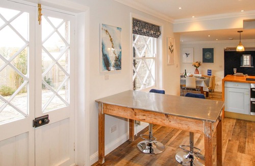 Langton Matravers Cottage | SAMPHIRE COTTAGE, pet friendly, with a garden in Langton Matravers
