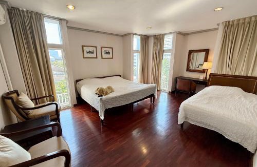Phaya Thai Apartment | Samsen Suites Spacious 2BR Contemporary Thai Style