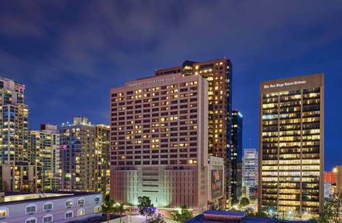 Civic Core Resort | San Diego CA | Gaslamp Eats & Bay Breezes | Pool + Gym