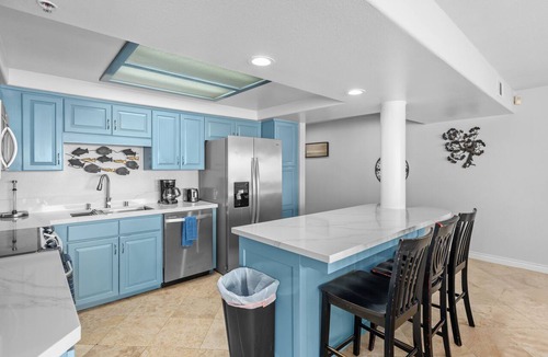 Imperial Beach Apartment | San Diego County Oceanfront 3 bedroom-heated pool/jacuzzi. Complex on the sand