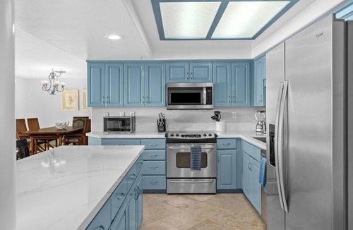 Imperial Beach Apartment | San Diego County Oceanfront 3 bedroom-heated pool/jacuzzi. Complex on the sand