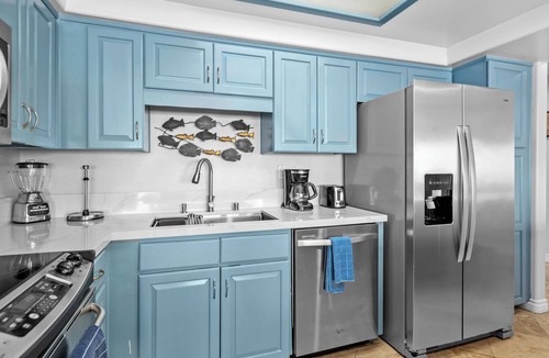 Imperial Beach Apartment | San Diego County Oceanfront 3 bedroom-heated pool/jacuzzi. Complex on the sand