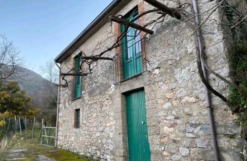 Tortorici Ski Chalet | San leone. Secluded barn