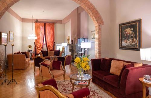 Lucca Historical Center Hotel | San Luca Palace