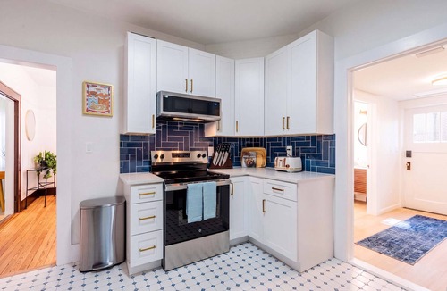 University Heights House | Sanctuary on 3rd | Walk to UF Parking Grill