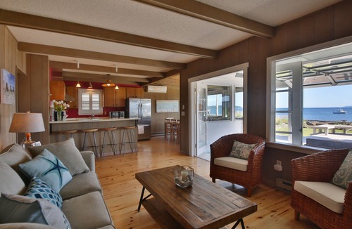 Sunlight Beach House | Sand Dollar Beach House on Sunlight Beach . right on the beach