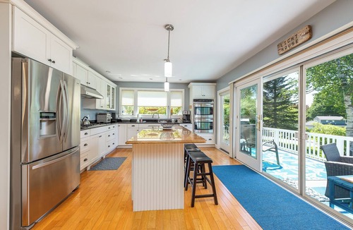 Mid-Coast and Islands House | Sand Dollar - Dog-friendly, Steps to the Ocean, Stunning Sunsets