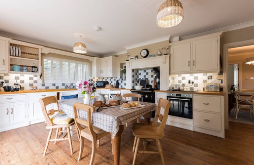Rhosneigr House | Sand Dollar: Luxury 5‑Bed Family Home with Garden in Rhosneigr | Managed by Anglesey Holiday Letting