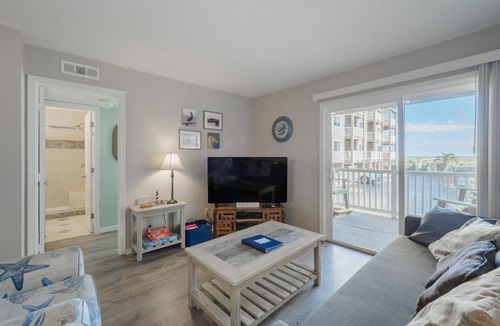 Wilmington Beach Apartment | Sand Pebbles #A3 - Pelican Perch
