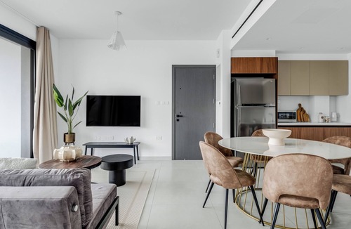Agios Athanasios Apartment | Sanders Elgio - Neat 3-Bdr Apt with Rooftop