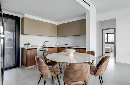 Agios Athanasios Apartment | Sanders Elgio - Neat 3-Bdr Apt with Rooftop