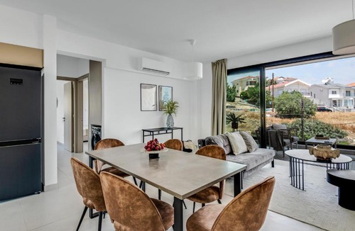 Agios Athanasios Apartment | Sanders Elgio