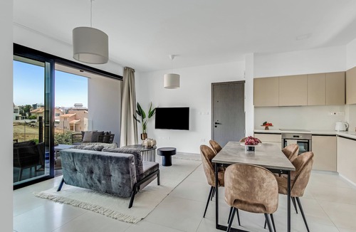 Agios Athanasios Apartment | Sanders Elgio - Generous 2-bdr Apt w Balcony