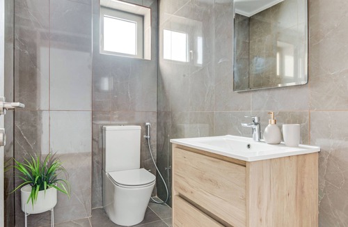 Potamos tis Germasogeias Apartment | Sanders Evolution - Cozy 3-Bdr Apt w/ Shared Pool