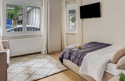 Neapoli-Sykies Apartment | Sanders New Town - Homely Studio Apartment