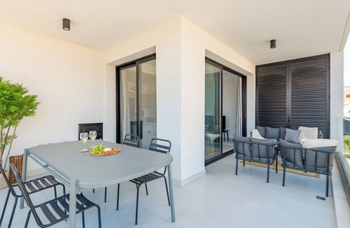 Agios Athanasios Apartment | Sanders Only - Charming 2-Bdr Apt with Balcony
