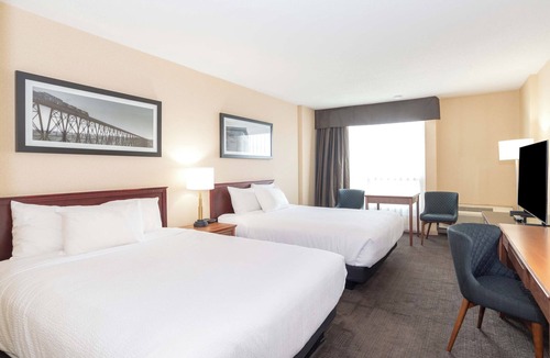 South Lethbridge Hotel | Sandman Hotel Lethbridge