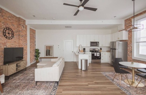 Martinsburg Apartment | Sandringham house- Efficiency Suite