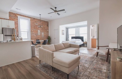 Martinsburg Apartment | Sandringham house- Efficiency Suite
