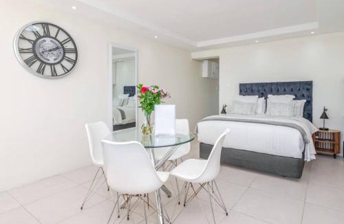 Mouille Point Apartment | Sandringham Studio Apartment
