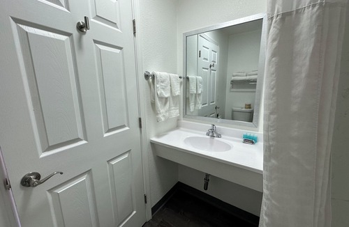 Livermore Hotel | Sands Motel