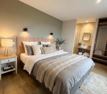 Noisy-sur-Ecole Apartment | Sandstone