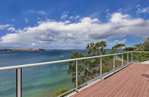 Sandy Bay House | Sandy Bay Beachfront Oasis direct beach access