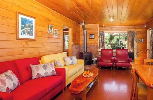Matapouri House | Sandy Bay Beachfront - Holiday Home