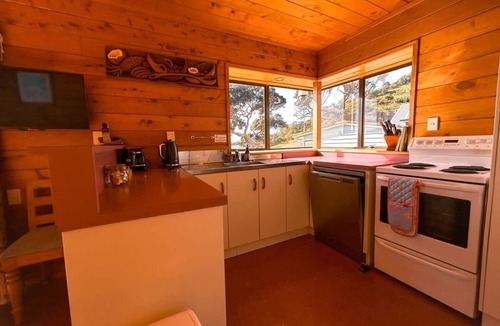 Matapouri House | Sandy Bay Beachfront - Holiday Home