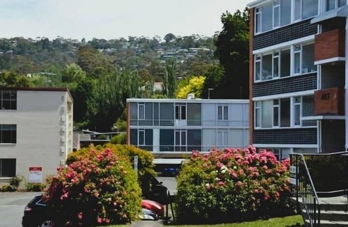 Sandy Bay Apartment | Sandy Bay Unit next to Casino, 5 min to CBD