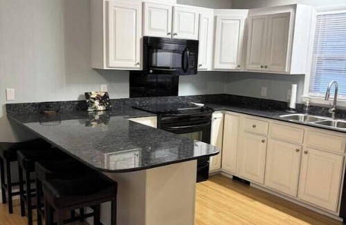 Ocean Isle Beach Cottage | Sandy Beach Cottage sleeps 8. Lots of golf courses near by.
