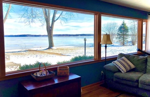Markesan Cottage | Sandy Beach Lakefront Cottage on Green Lake Terrace