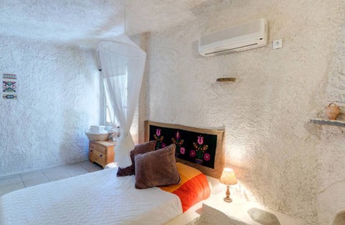 Pilalimata House | Sandy beach & sea view garden : : Mesodokia home with high-speed WIFI 55 Mpbs