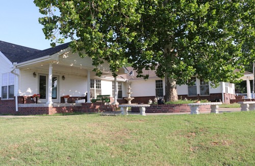 Longtown Villa | Sandy Beaches-Lake Access 6000 sq. ft. -Sleeps 25 9 bedrooms, 4 bathrooms